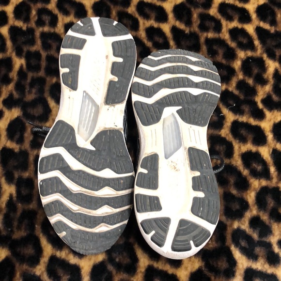 Women’s ASICS - Picture 3 of 3